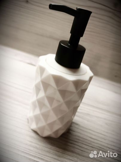 Дозатор для жидкого мыла