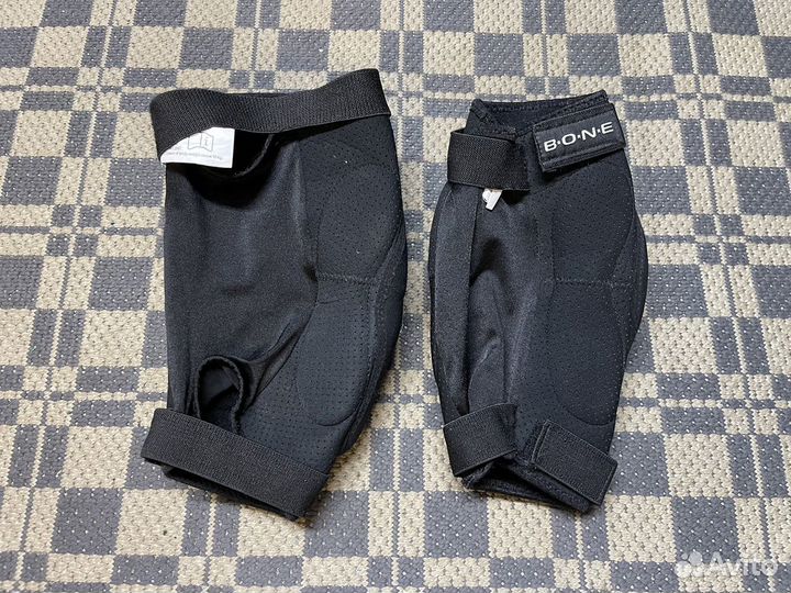 Горнолыжная / Сноуборд защита наколенники Bone