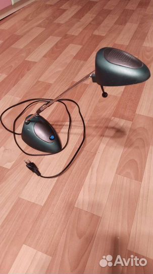 Продаю настольную лампу