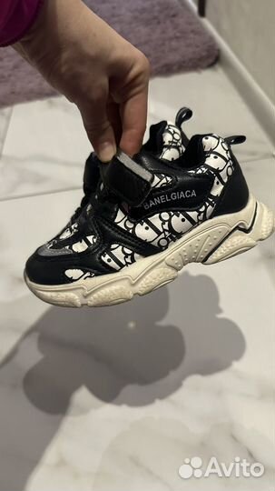 Кроссовки детские