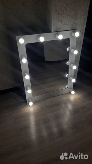 Зеркало с подсветкой настольное