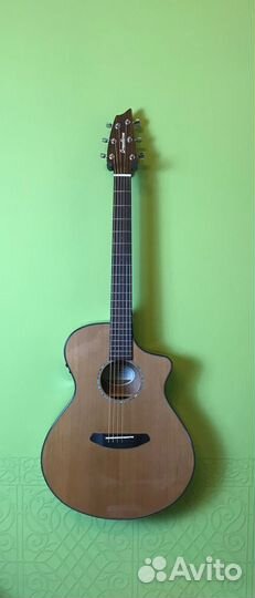 Breedlove Pursuit Concert