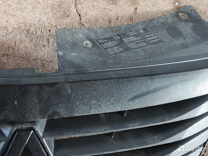 Решетка радиатора логан