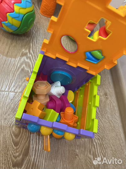 Развивающие игрушки для малышей, Бизиборт домик