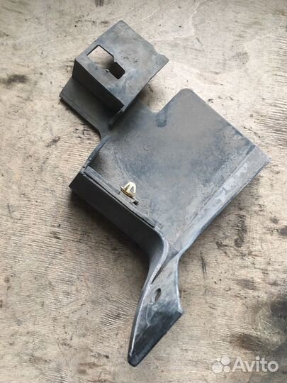 Брызговик передний правый Mazda CX-7