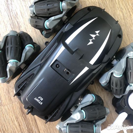 Аккумуляторная машинка на радиоуправлении