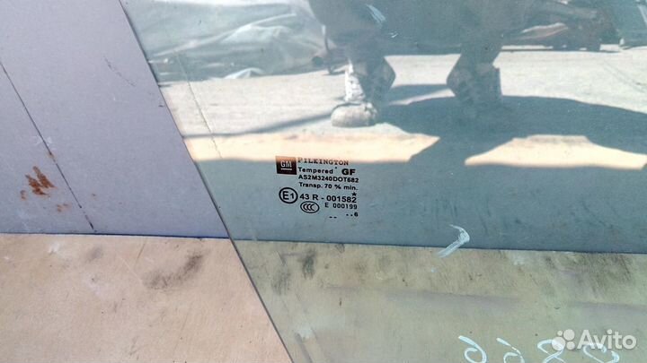 Стекло двери переднее правое на Опель Зафира Б