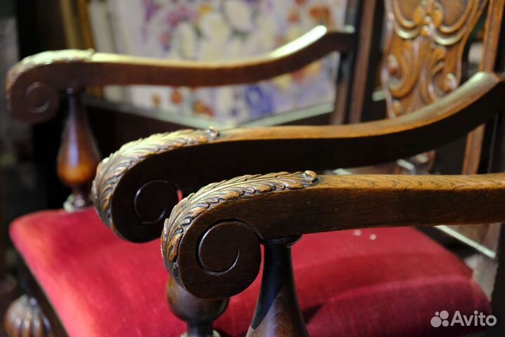 Антикварные парные кресла