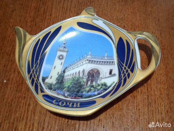 Сувенир фарфоровый