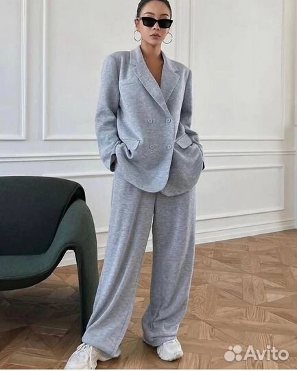 Костюм брючный женский