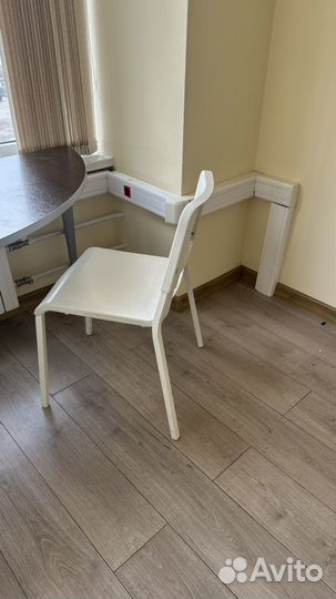 Стол и 2-а стула