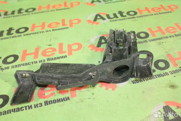 Кронштейн фары BMW 3-series E46 1301073018 правый