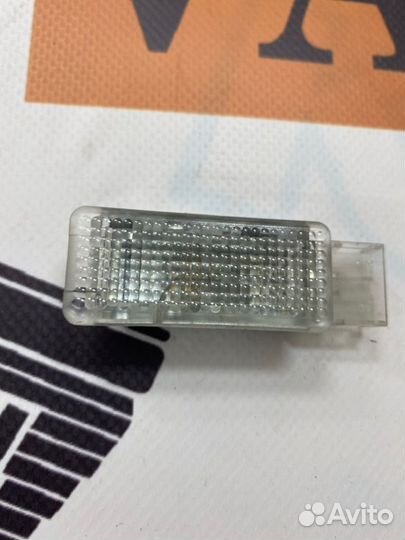 Плафон подсветки багажника Vw Passat B6 3.2 2007