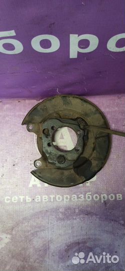 Тормозной щиток задний правый Renault Koleos