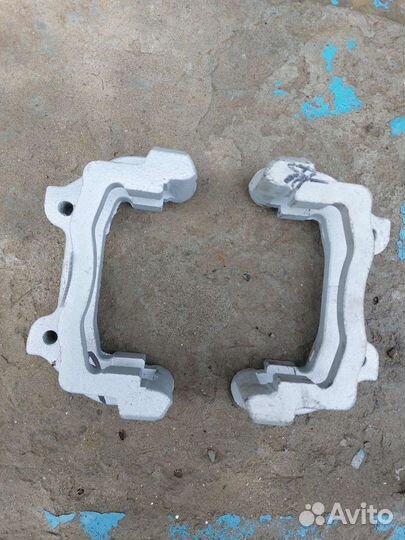 Скобы на суппорт 2112 r14