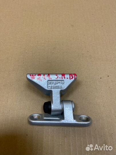 Петля двери задняя правая Mercedes-Benz E-Class