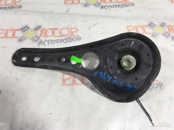 Крепление переднего подрамника правое Toyota Wind