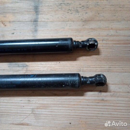 Амортизаторы капота BMW E38