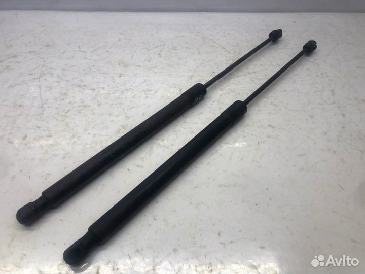 Амортизатор багажника Volkswagen Tiguan 2.0 2010