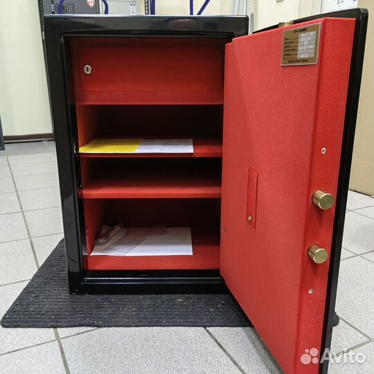 Сейф для денег и документов