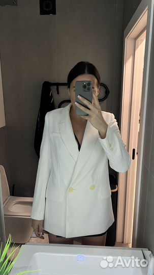 Белый и бежевый пиджак