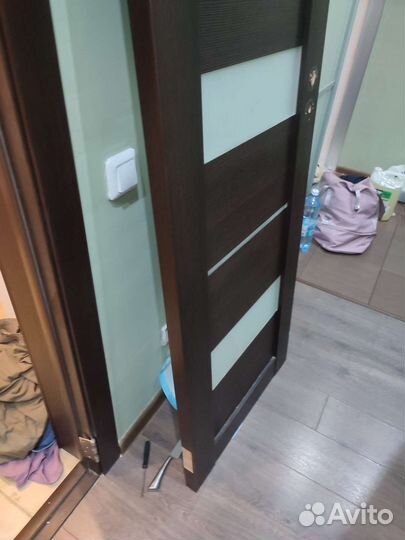 Дверь без замков и наличников