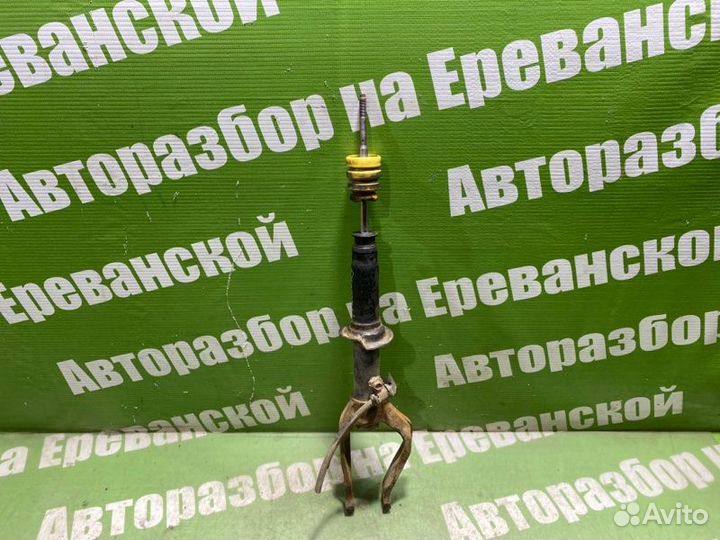 Стойка подвески передняя правая Honda Accord CD5