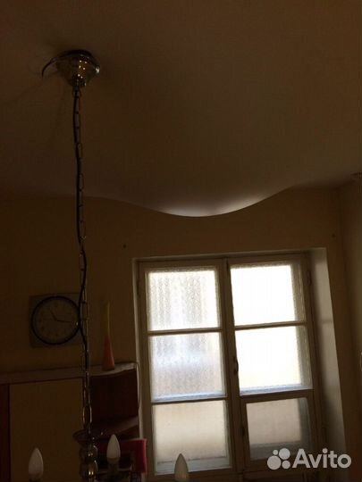 Слив воды с натяжного потолка