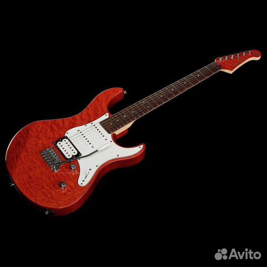 Электрогитара Yamaha + Аксессуары