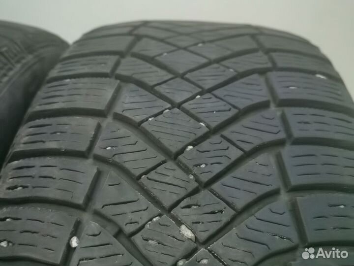 Pirelli Ice Zero 215/50 R17