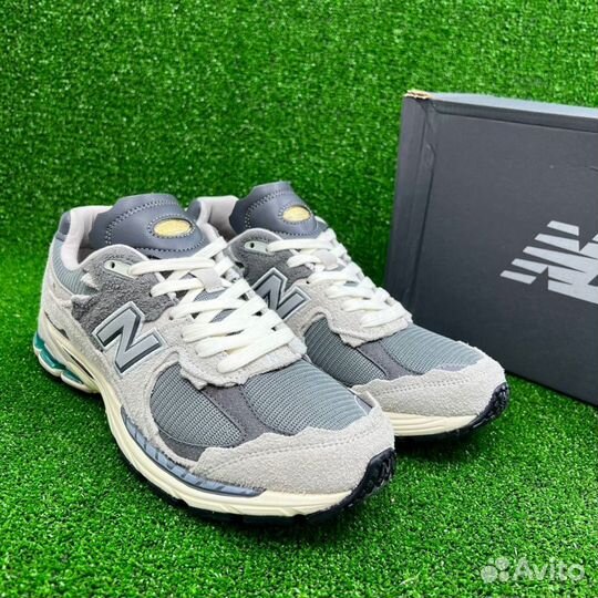 Серые кроссовки New Balance 2002R