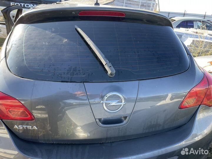 Двери на opel astra j