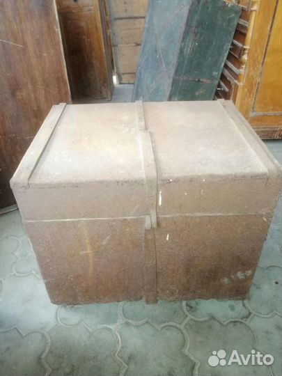 Сундук старинный в железе