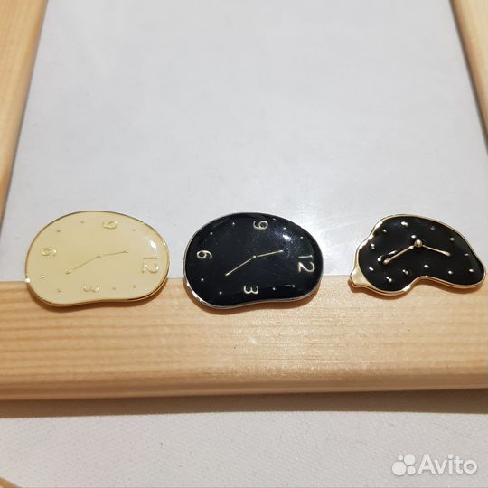 Брошь часы Дали