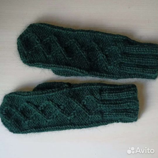 Шапка женская и варежки