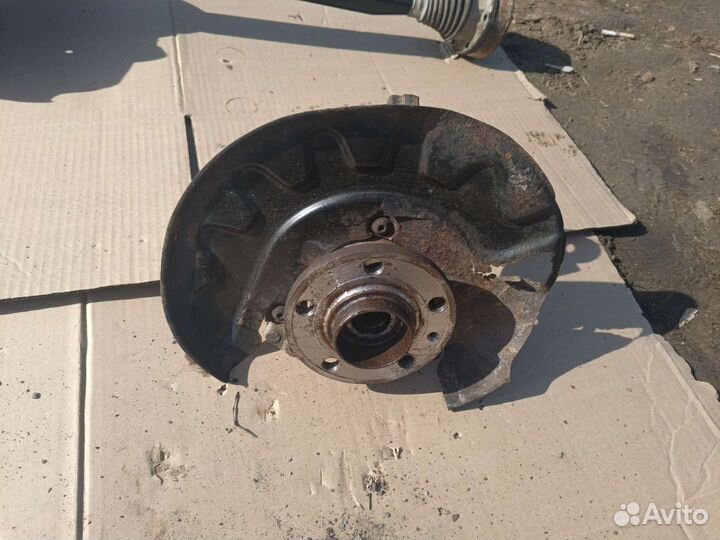 Левый кулак Skoda Rapid CFN 1.6 МКПП