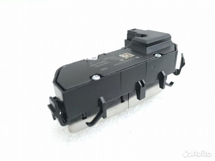 Кнопка обогрева сидений передняя левая