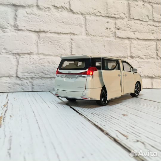 Машинка Лексус со звуковыми и световыми сигналами