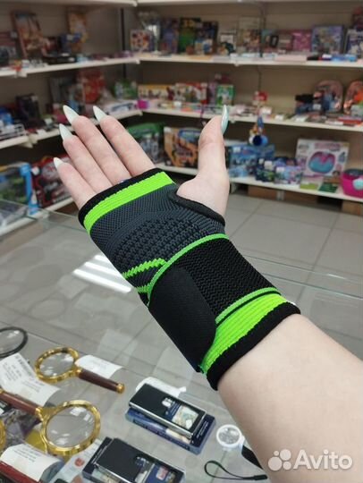 Суппорт на запястье с фиксацией Sport