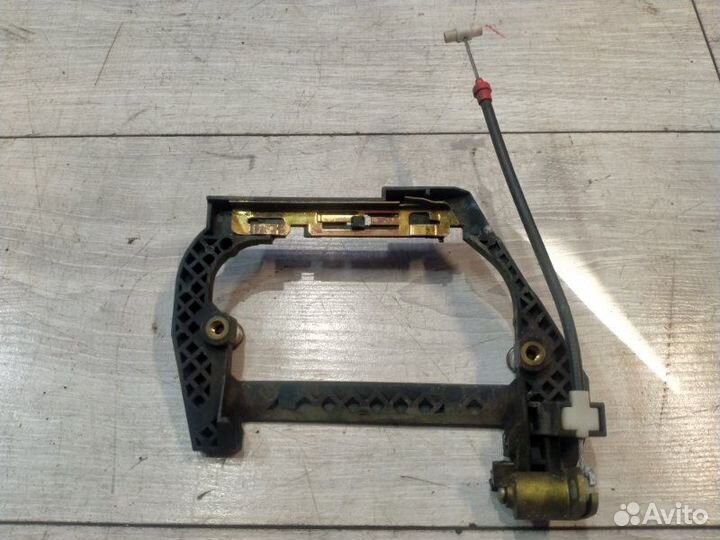 Держатель ручки (скелет) задний левый Bmw 528I E39