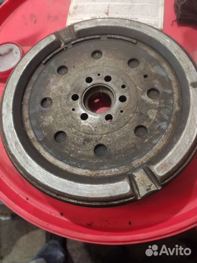 Маховик Luk 415026410