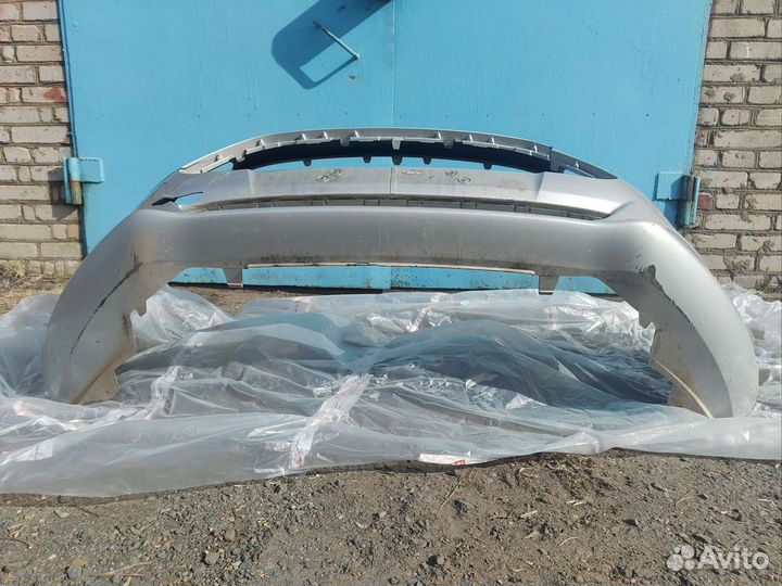 Передний бампер Ford Fiesta mk6 2015 оригинал