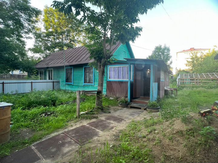 Дом 32 м² на участке 10 га