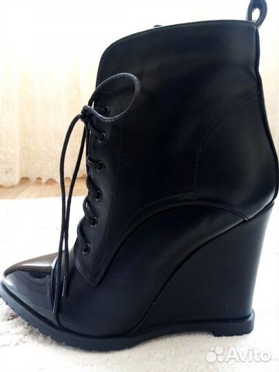 Ботинки женские