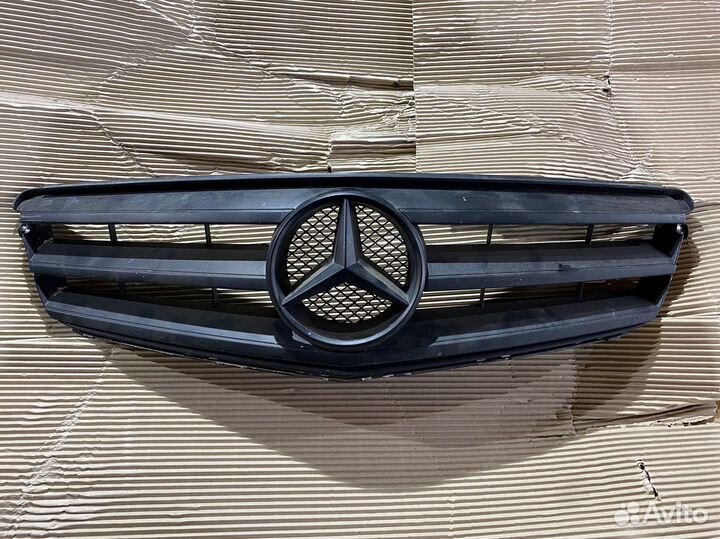 Решетка радиатора Mercedes C W204