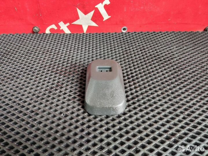 Крышка крепления хомута топливного бака