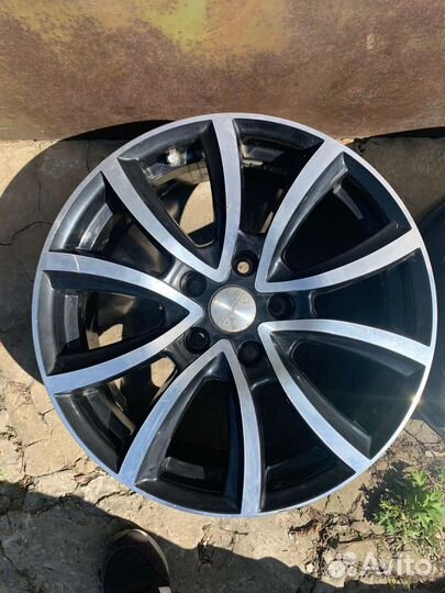 Красивые литые диски R17 5x114,3