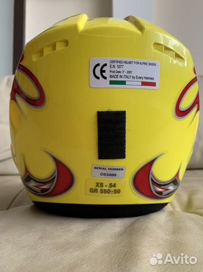 Шлем, лыжи, одежда горнолыжная детская