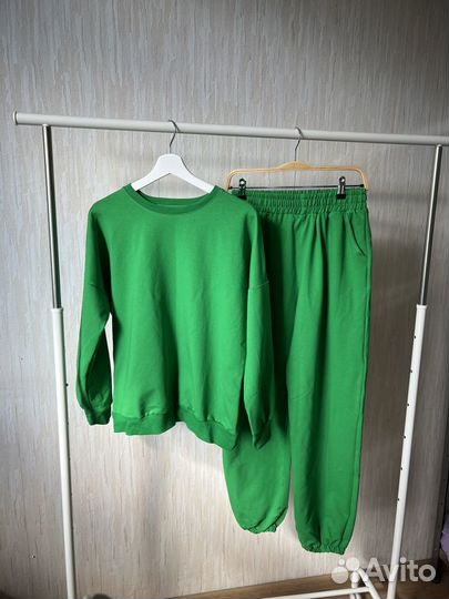 Спортивный костюм женский
