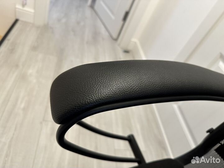 Компьютерное кресло метта